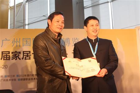    	2011年，紅古軒作為“國禮”制作單位，制作紅木國禮贈(zèng)予國際奧委會(huì)主席羅格，被評(píng)為“第十六屆亞洲運(yùn)動(dòng)會(huì)杰出貢獻(xiàn)單位”   